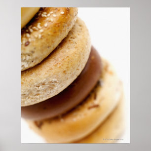 Nahaufnahme eines Stapels sortierter Bagel Poster