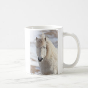 Nahaufnahme eines weißen isländischen Pferdes Kaffeetasse
