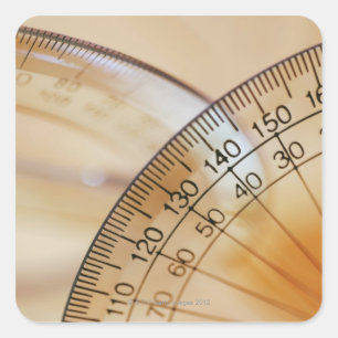 Nahaufnahme eines Winkelmessers Quadratischer Aufkleber