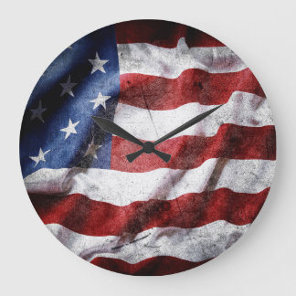 Nahaufnahme grunge amerikanische Flagge. Große Wanduhr