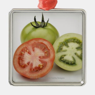 Nahaufnahme von drei Tomaten Ornament Aus Metall