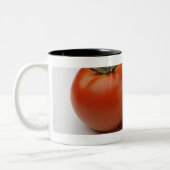Nahaufnahme von zwei Tomaten Zweifarbige Tasse (Links)