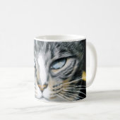 Nahaufnahme-Zoe-Katze, die Tasse zeichnet (VorderseiteRechts)