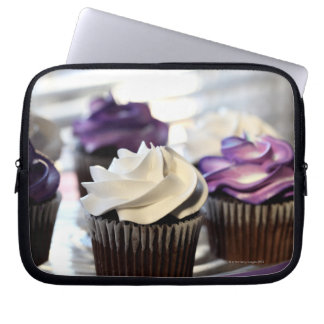Nahe Aufbereitung von Kuchen mit selektivem Fokus Laptopschutzhülle