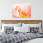 Nahe Aufnahme der Tulpe 3 Leinwanddruck (Insitu (Schlafzimmer))