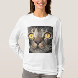 Nahe Aufnahme von Katze mit GelbAugen T-Shirt