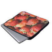 Nahe Aussicht auf frische Sommererdbeere mit Vint Laptopschutzhülle (Vorne Knopf)