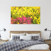 nahe Blütenpracht auf Leinwand (Insitu (Schlafzimmer))