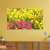 nahe Blütenpracht auf Leinwand (Insitu (Wohnzimmer))