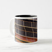 Nahe Darstellung der Solaranlagen Zweifarbige Tasse (Vorderseite Links)