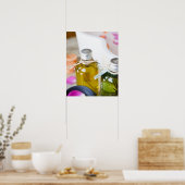 Nahe Flaschen mit Massageölen Poster (Küche)