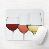 Nahe Gläser verschiedener Weine Mousepad (Mit Mouse)