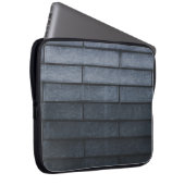 Nahe Mauer aus grauem Backstein Laptopschutzhülle (Vorne Rechts)
