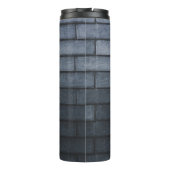 Nahe Mauer aus grauem Backstein Thermosbecher (Rückseite)