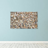 Nahe Muscheln von Sand und Tiny am Strand Leinwanddruck (Insitu (Holzboden))
