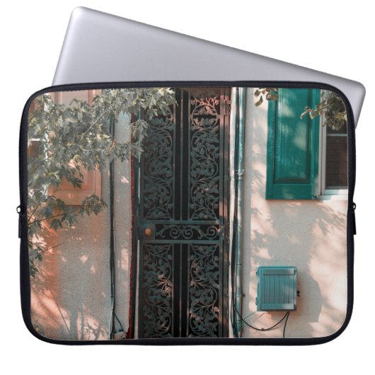 NAHE TÜR FÜR DIE SICHERHEIT DER EISEN LAPTOPSCHUTZHÜLLE (Vorderseite)