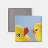 Nahen von zwei Gummienten Magnet (Vorderseite/Rückseite)