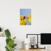 Nahen von zwei Gummienten Poster (Heimbüro)