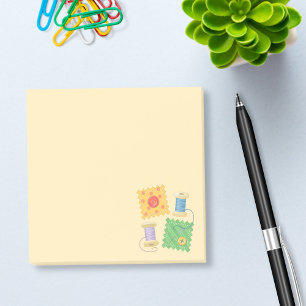 Nähendes steppendes Handwerks-Hobby auf Gelb Post-it Klebezettel