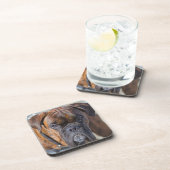 Naher auf einem kleinen Boxer Welpen Getränkeuntersetzer (Rechte Seite)