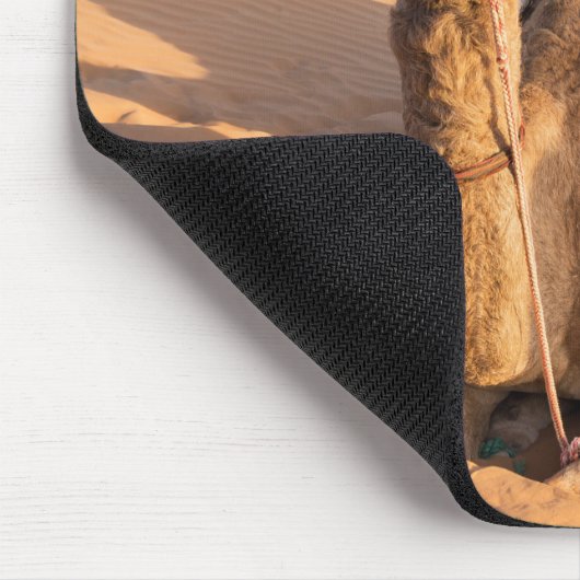 Naher Aufstieg auf Camel in der Oman-Wüste Mousepad (Ecke)