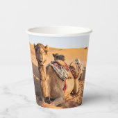 Naher Aufstieg auf Camel in der Oman-Wüste Pappbecher (Rückseite)