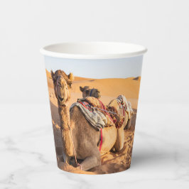 Naher Aufstieg auf Camel in der Oman-Wüste Pappbecher