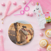 Naher Aufstieg auf Camel in der Oman-Wüste Pappteller (Party)