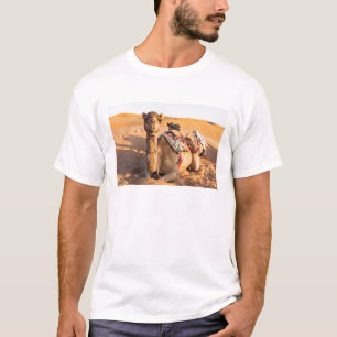 Naher Aufstieg auf Camel in der Oman-Wüste T-Shirt