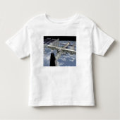 Naher Blick auf das angedockte Shuttle Kleinkind T-shirt (Vorderseite)
