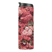 Naher, blumengeschmückter abstrakter Hintergrund. Thermosbecher (Nach rechts gedreht)