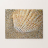 Naher Cockle SeaShell im Sand am Strand Puzzle (Horizontal)