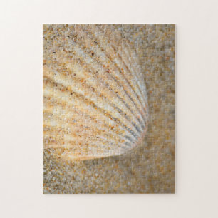 Naher Cockle SeaShell im Sand am Strand Puzzle