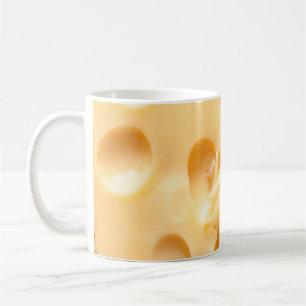 Naher Gelbkäse. Diese Datei wird gereinigt. Kaffeetasse