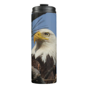 Naher Höhepunkt des Bald Eagle Thermal Tumbler Thermosbecher