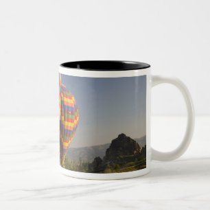 Naher Osten Zentraler Teil der Türkei in Kappadoki Zweifarbige Tasse