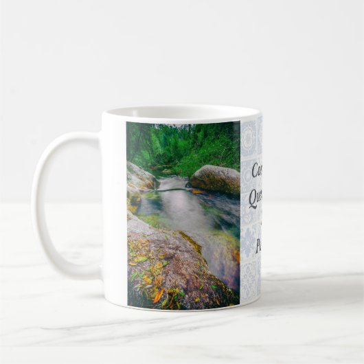 Naher Wasserfall des Teiches Kaffeetasse (Links)