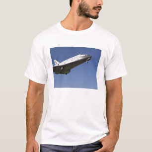 Nähernde Rollbahn 33 2 Raumfähre-Atlantis T-Shirt