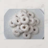 Nahes Anziehen von getrockneten Donuts in einer Pl