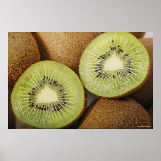 Nahes Anziehen von Kiwi-Früchten Poster (Vorne)