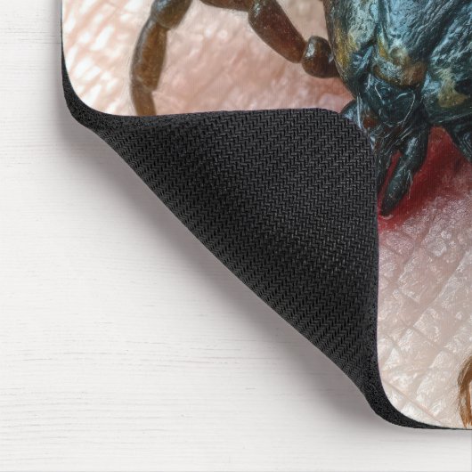 Nahes Aufkleben einer Tick On Human Skin Mousepad (Ecke)