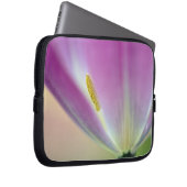 Nahes Aufsetzen der Unterseite der Tulpe-Blume, Ku Laptopschutzhülle (Vorne Rechts)