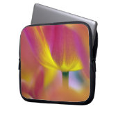 Nahes Aufsetzen der Unterseite der Tulpe-Blume, Ku Laptopschutzhülle (Vorderseite Links)