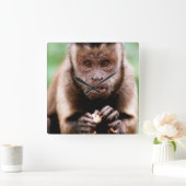 Nahes Aufsetzen eines Kapuzinerklosters Quadratische Wanduhr (Zuhause)