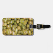 Nahes Aufsetzen grüner Oliven Gepäckanhänger (Vorderseite horizontal)
