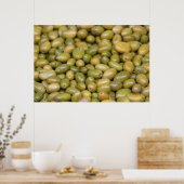 Nahes Aufsetzen grüner Oliven Poster (Küche)