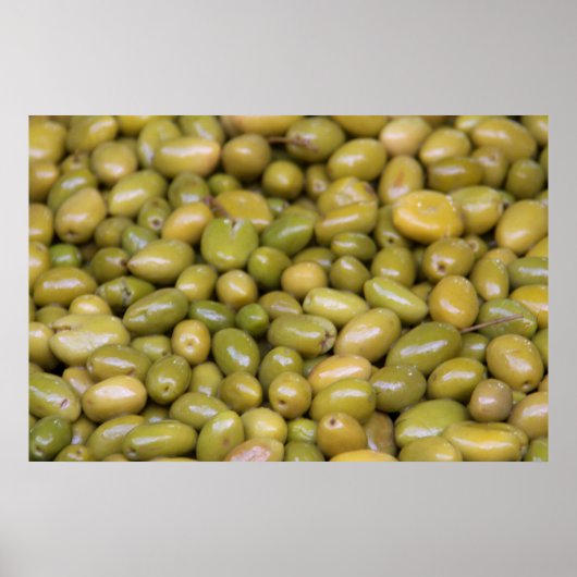 Nahes Aufsetzen grüner Oliven Poster (Vorne)