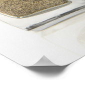 Nahes Auftragen eines Salzes und eines Pfefferschü Poster (Ecke)