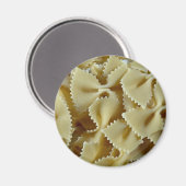 Nahes Auftragen von Pasta-Muscheln aus Bogen Krawa Magnet (Vorderseite/Rückseite)