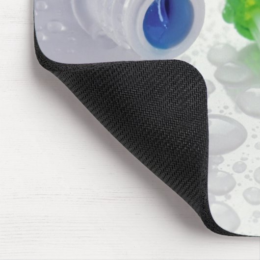 Nahes Auftragen von Zahnpasta und Zahnbürsten Mousepad (Ecke)